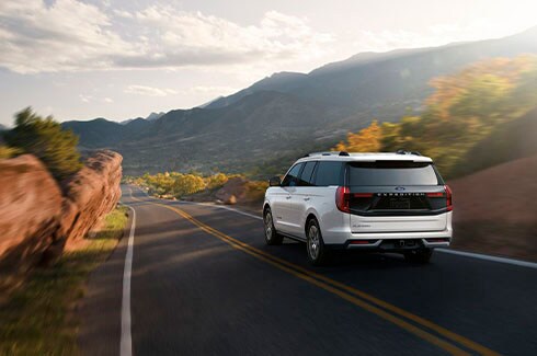 Nuevo diseño exterior imponente y elegante de SUV de 3 filas Ford Expedition 2025